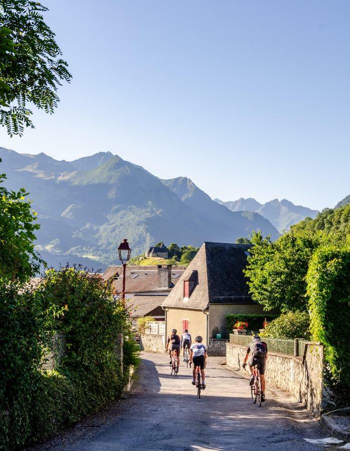 Pyrenees Cycling Lodge Saint-Savin  Dış mekan fotoğraf