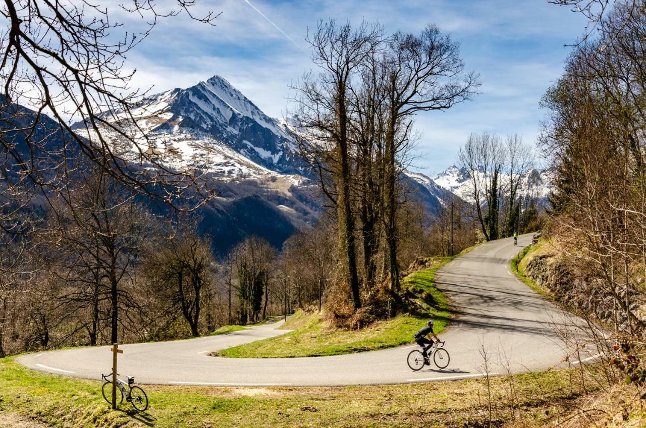 Pyrenees Cycling Lodge Saint-Savin  Dış mekan fotoğraf