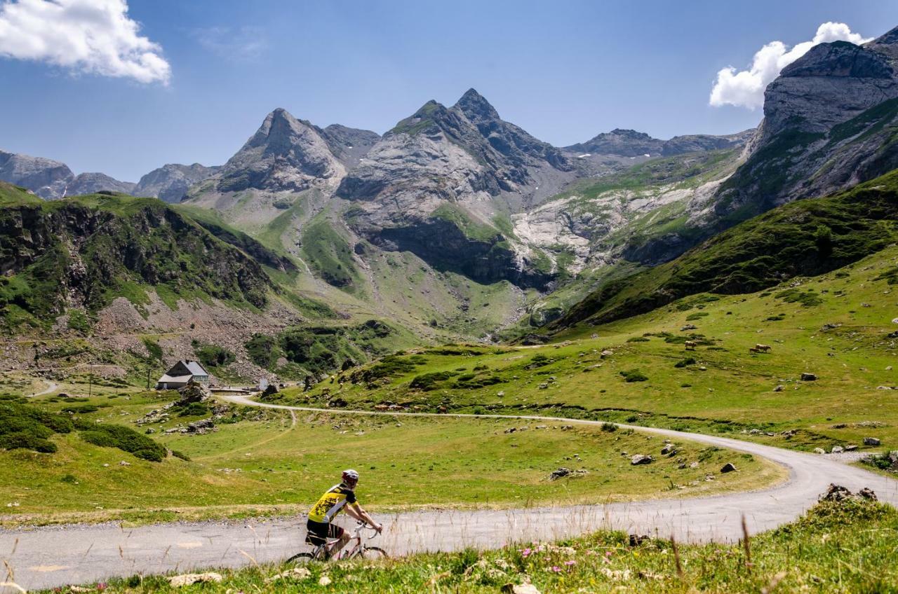 Pyrenees Cycling Lodge Saint-Savin  Dış mekan fotoğraf